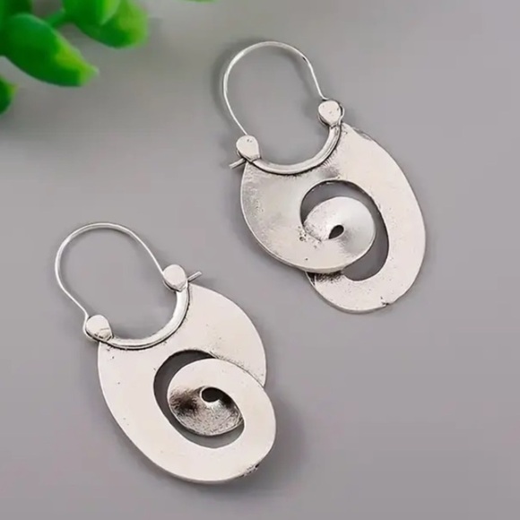 Silver Swirl Boho Earrings Geometric Irregular Dangle - Picture 6 of 7